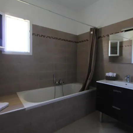 Villa Cala Corsa - 3 Et 4 - Cala Rossa Porto-vecchio - Entierement Climatisees Avec Piscine Chauffee Partagee Et Piscines Privees - Internet Gratuit *